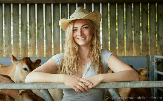 deliciousdanielleee Nude Leaks Photo 23