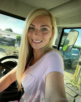 deliciousdanielleee Nude Leaks Photo 24