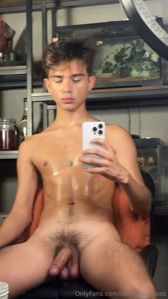 derekpalacioss Nude Leaks Photo 4