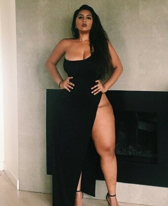 desixchick / Curvydesibabe / thereal_desixchick Nude Leaks Photo 23