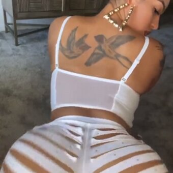 Destvnyle / cakequeenmami Nude Leaks OnlyFans Photo 1