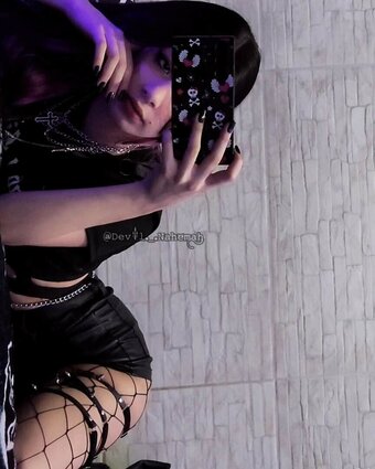 devil._.nahemah Nude Leaks Photo 2