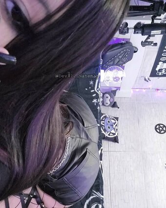 devil._.nahemah Nude Leaks Photo 4