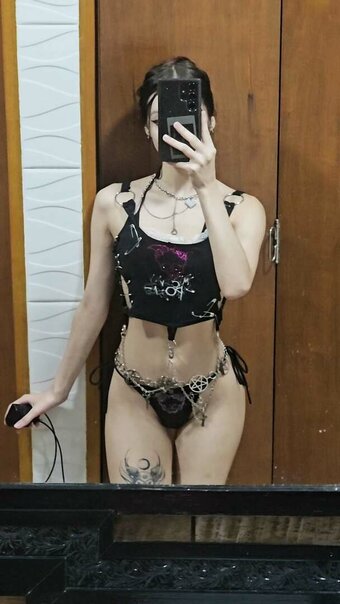 devil._.nahemah Nude Leaks Photo 6
