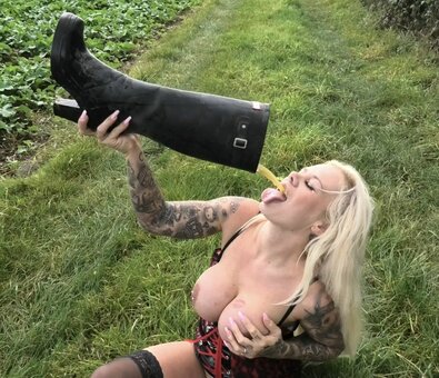 Devil Sophie Nude Leaks Photo 15