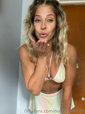 devine.time.69 Nude Leaks Photo 7