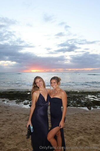 devonchristenson Nude Leaks Photo 12