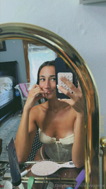 Devvyanne / devvvyyanne / devweebs / devyanneweebs Nude Leaks OnlyFans Photo 1