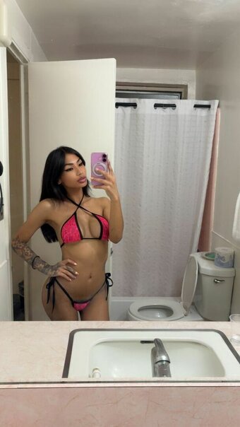 Dezlynm / Lilmamadezlyn Nude Leaks Photo 2