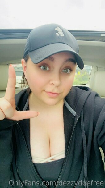 dezzydoefree Nude Leaks Photo 7
