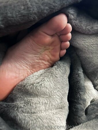 dezzydoefree Nude Leaks Photo 13