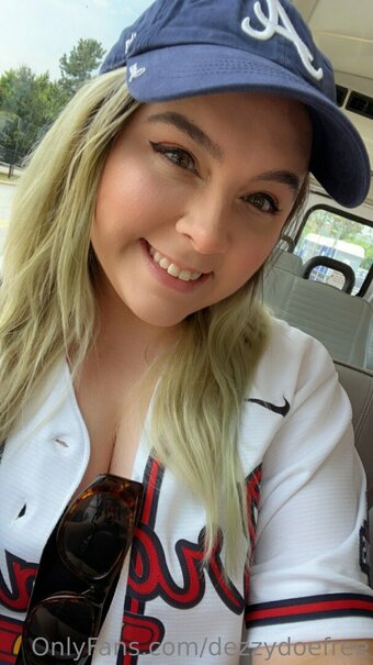 dezzydoefree Nude Leaks Photo 17