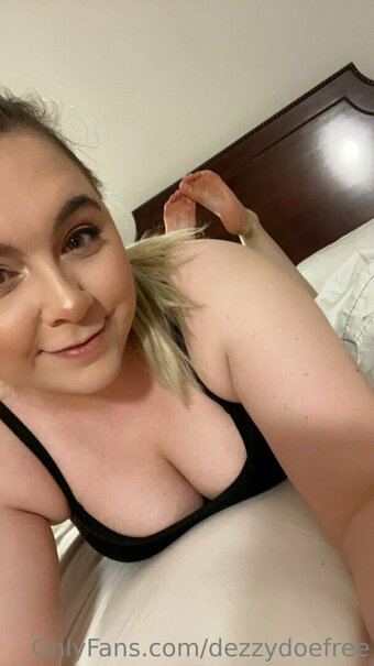 dezzydoefree Nude Leaks Photo 20