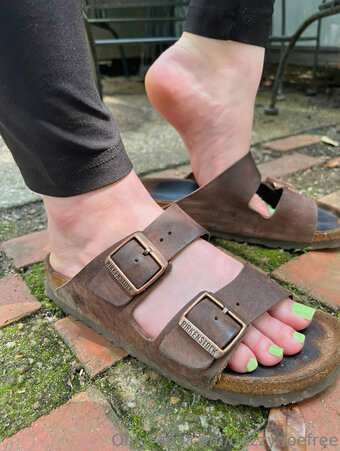 dezzydoefree Nude Leaks Photo 24