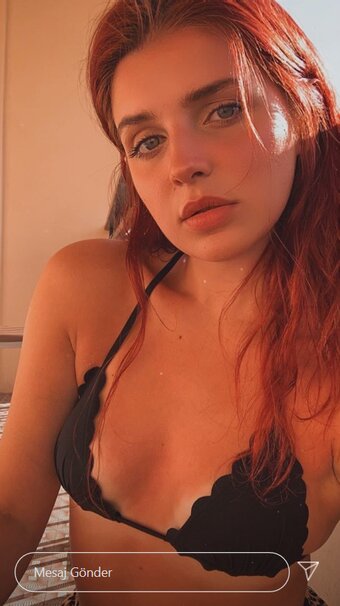 didembsener / Didem Nude Leaks Photo 2