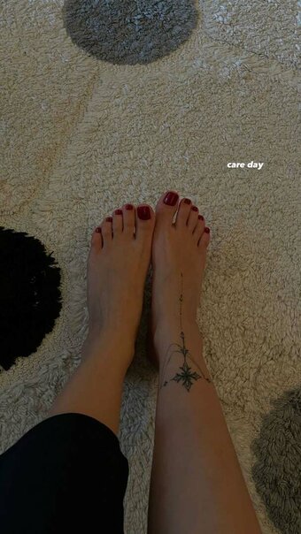 didembsener / Didem Nude Leaks Photo 4