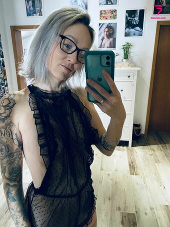 Die_pe / Petra Nude Leaks Photo 16