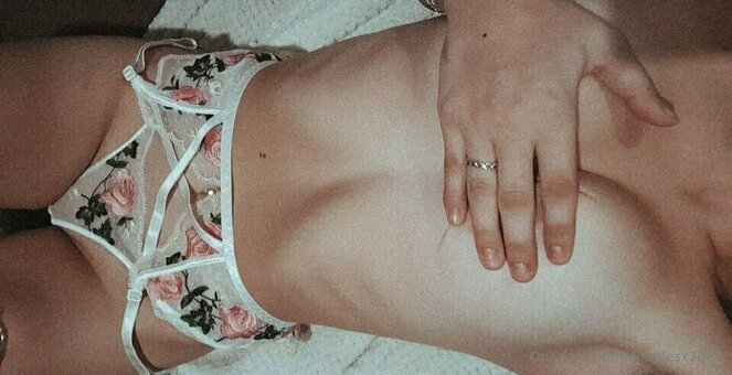 dimplesx2000 Nude Leaks Photo 27