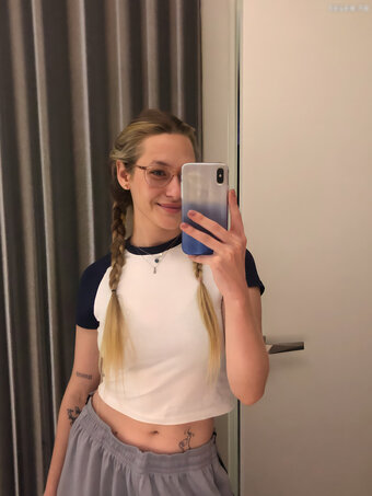 dinalewis Nude Leaks Photo 1