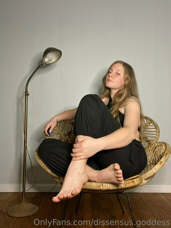 dissensus.goddess Nude Leaks Photo 2