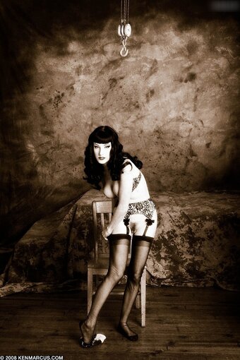 Dita Von Teese Nude Leaks Photo 26