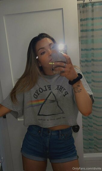 divi4e Nude Leaks Photo 1