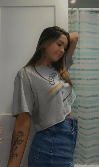 divi4e Nude Leaks Photo 2