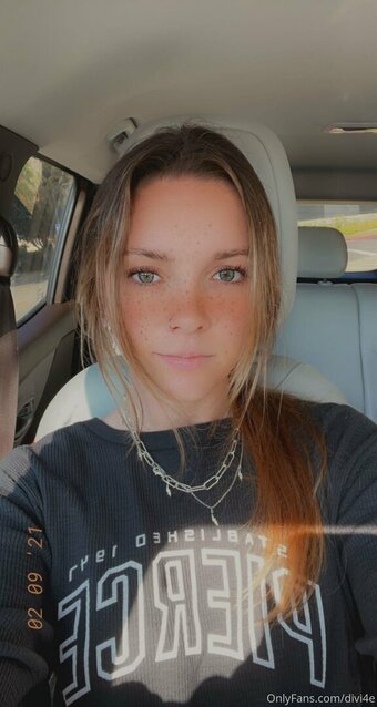 divi4e Nude Leaks Photo 3