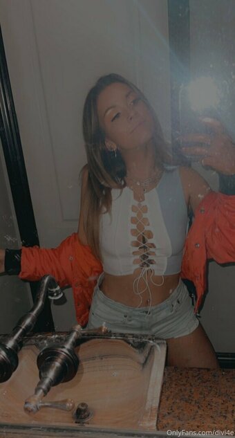 divi4e Nude Leaks Photo 4