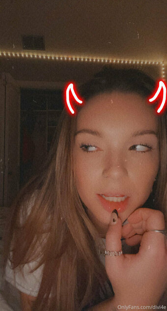 divi4e Nude Leaks Photo 5