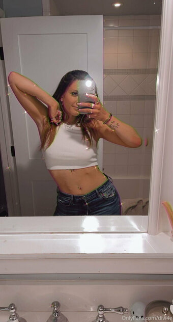 divi4e Nude Leaks Photo 9