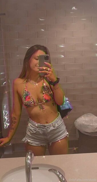 divi4e Nude Leaks Photo 10