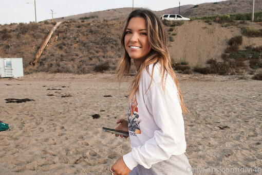 divi4e Nude Leaks Photo 11