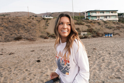 divi4e Nude Leaks Photo 13