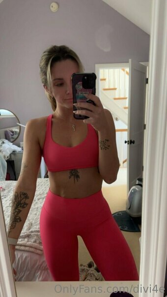 divi4e Nude Leaks Photo 17