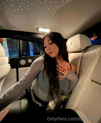 divinedaniela / danieladivine / divinedanielavip / itsbbygirl_d Nude Leaks OnlyFans Photo 5