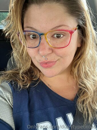 dizzytypebroad Nude Leaks Photo 1