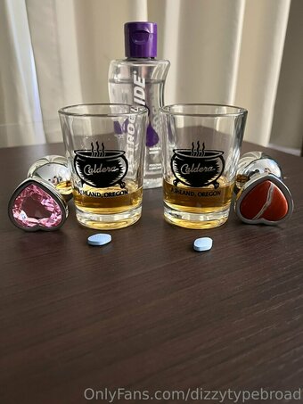 dizzytypebroad Nude Leaks Photo 10