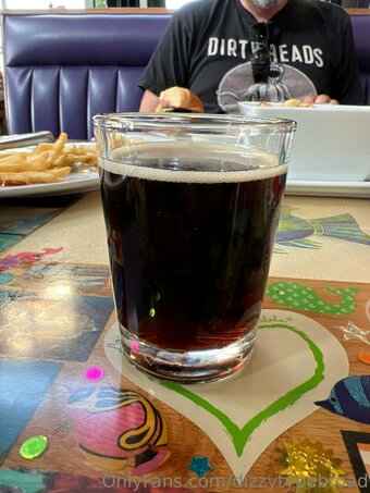 dizzytypebroad Nude Leaks Photo 17