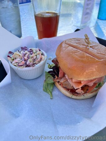 dizzytypebroad Nude Leaks Photo 20