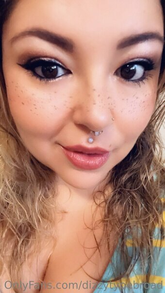 dizzytypebroad Nude Leaks Photo 22