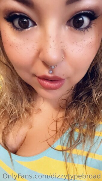 dizzytypebroad Nude Leaks Photo 23