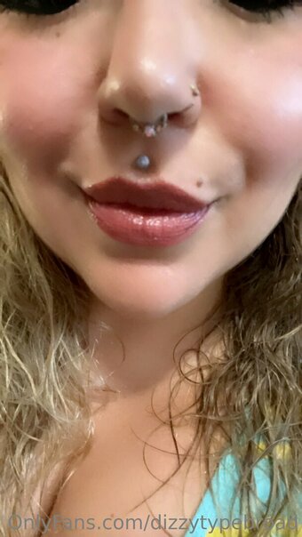 dizzytypebroad Nude Leaks Photo 24