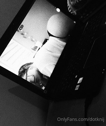 dotknij Nude Leaks Photo 17