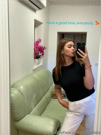 dr_daniela Nude Leaks Photo 7