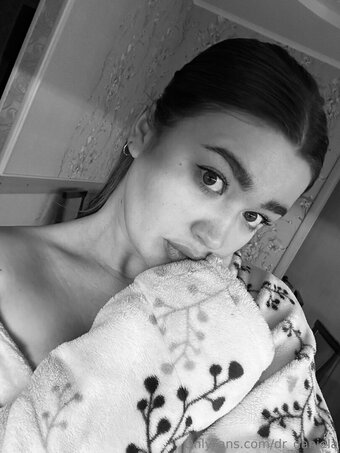 dr_daniela Nude Leaks Photo 22