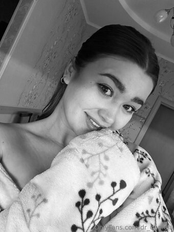 dr_daniela Nude Leaks Photo 23