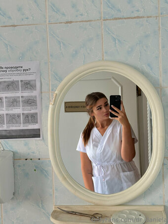 dr_daniela Nude Leaks Photo 26