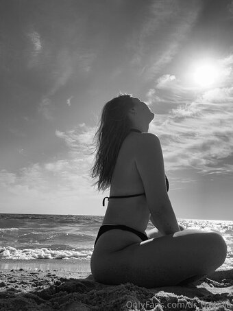 dr_daniela Nude Leaks Photo 28