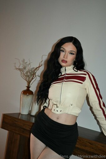 drinkswithdee / Deebellle Nude Leaks Photo 2